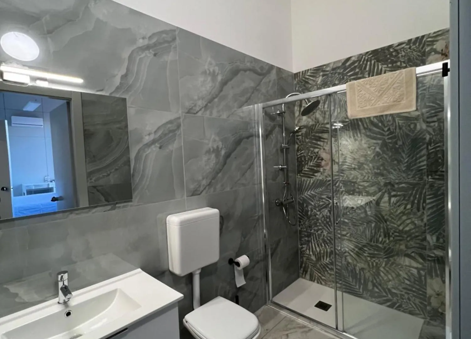 The Rock House Affittacamere Con Bagno Privato Piacenza