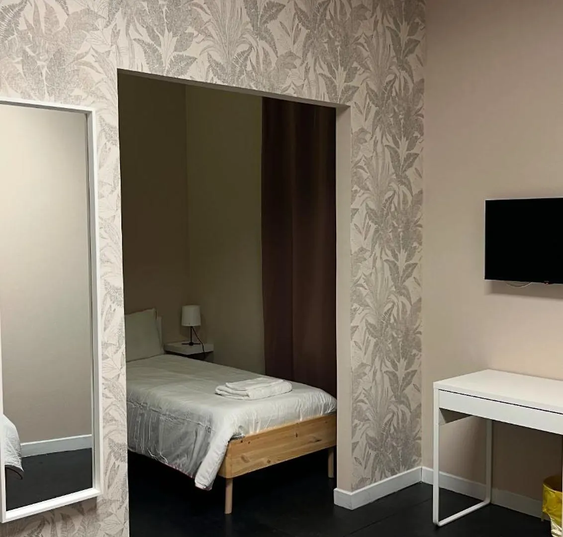 The Rock House Camere Con Bagno Privato Piacenza 0*,