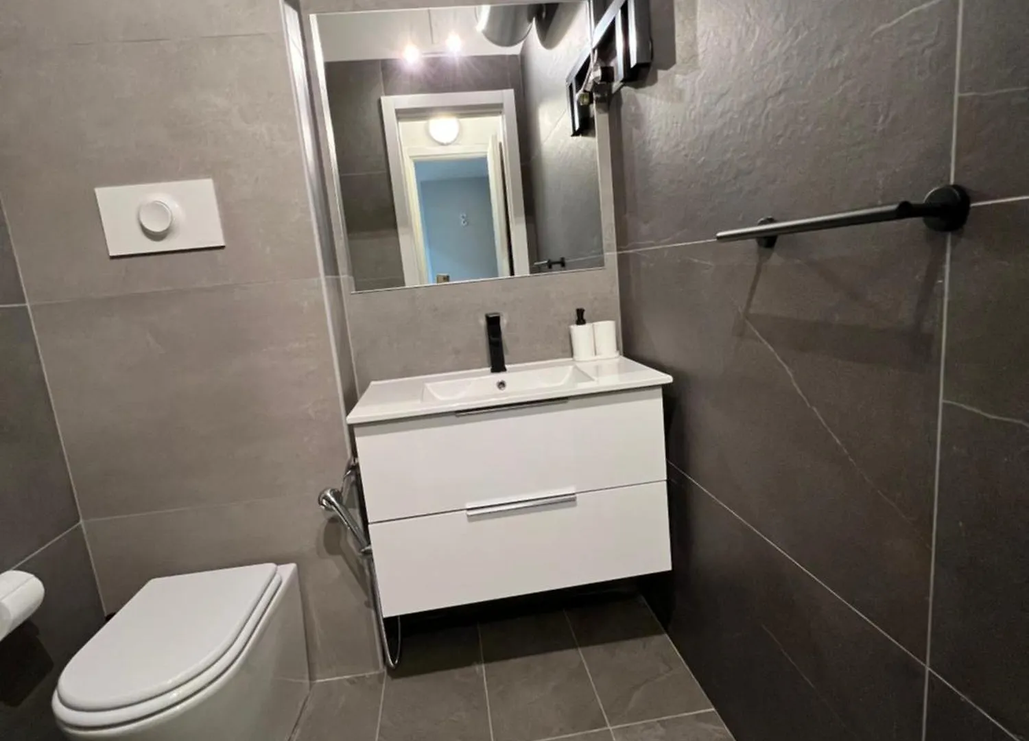 The Rock House Affittacamere Con Bagno Privato Italy