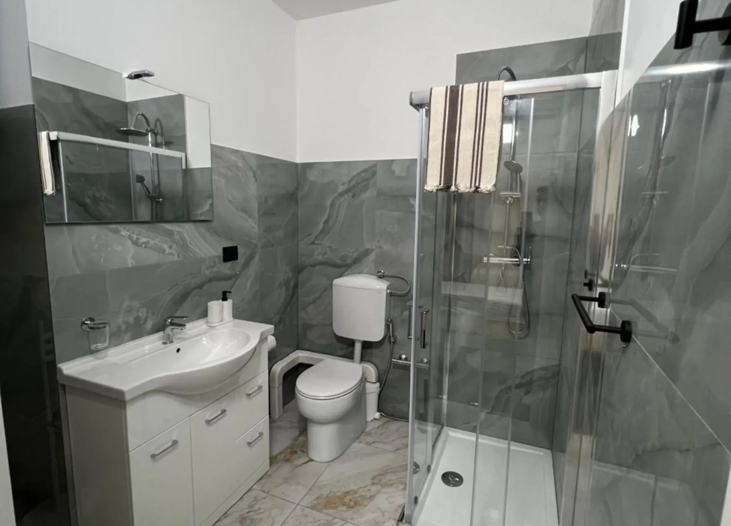 Guest house The Rock House Affittacamere Con Bagno Privato