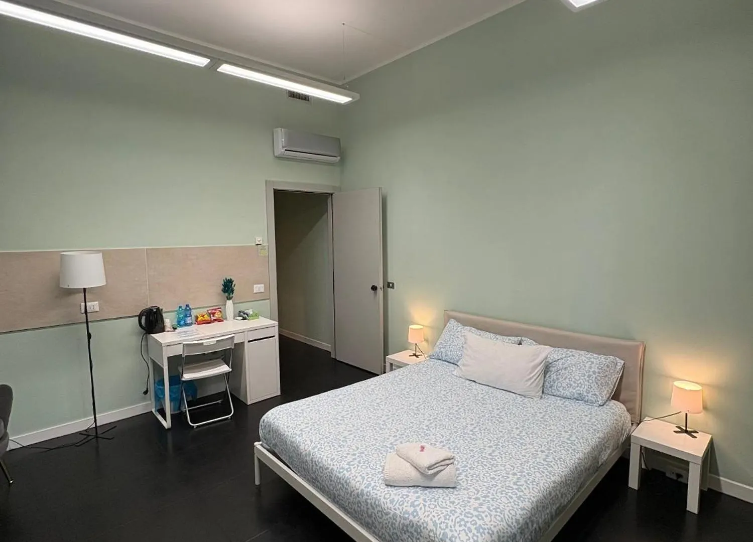 The Rock House Camere Con Bagno Privato Piacenza 0*,